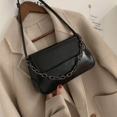 Sieviešu eko-ādas plecu soma ar metāla ķēdīti