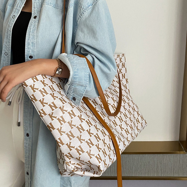 Sieviešu lielā plecu soma no eko ādas