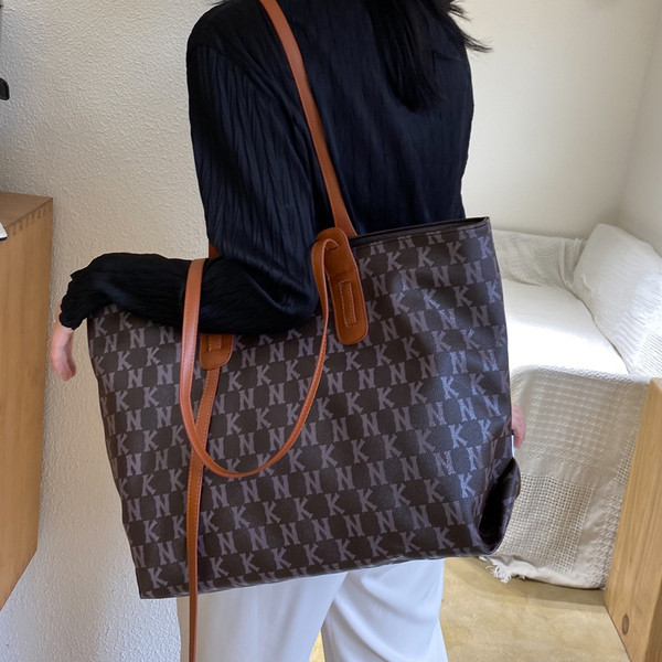 Sieviešu lielā plecu soma no eko ādas