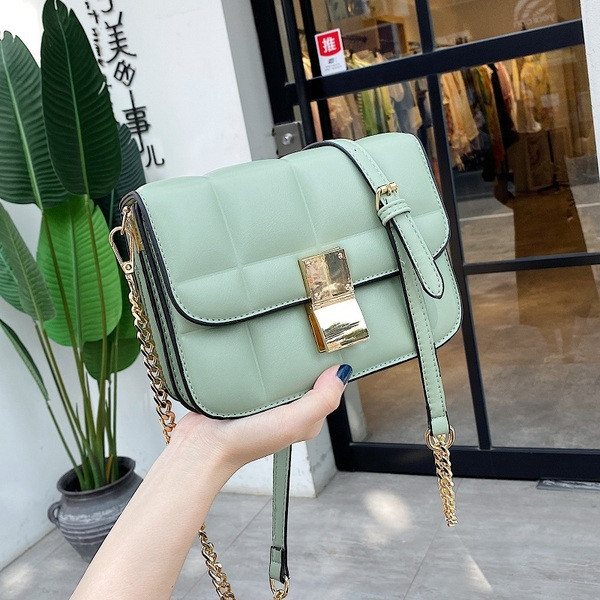 Stilīga sieviešu soma no eko ādas ar aizdari