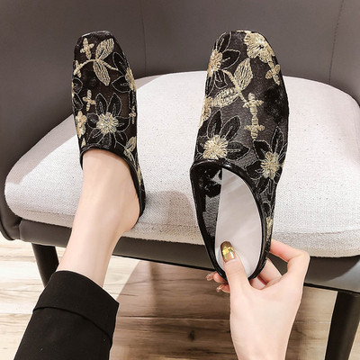 Női alkalmi papucs hálóval és hímzéssel