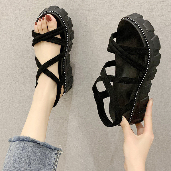 Uus stiilsete kõrge tallaga naiste sandaalide mudel