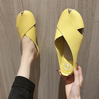 Bőr női papucs hímzés a talpbetéten