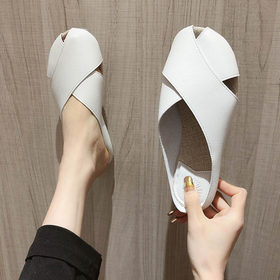 Bőr női papucs hímzés a talpbetéten