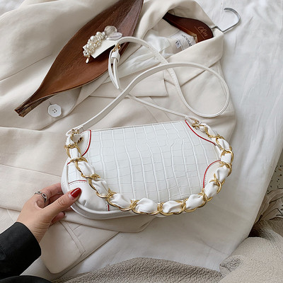 Modern női válltáska eko bőrből, fém elemekkel