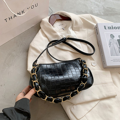 Modern női válltáska eko bőrből, fém elemekkel