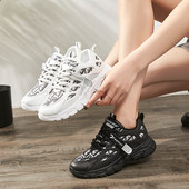 Alkalmi női tornacipő fűzővel