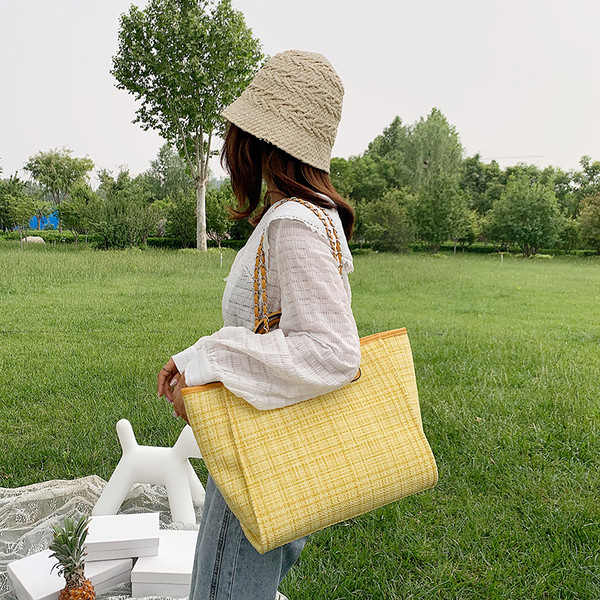Kényelmes női táska rövid és hosszú füllel