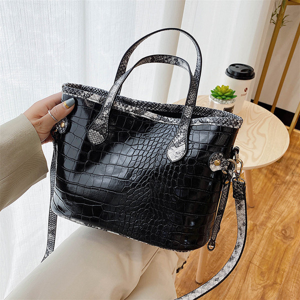 Kaasaegne ökonahast kott lühikeste ja pikkade sangadega