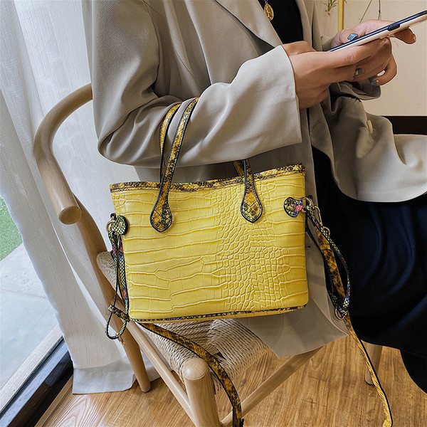 Kaasaegne ökonahast kott lühikeste ja pikkade sangadega