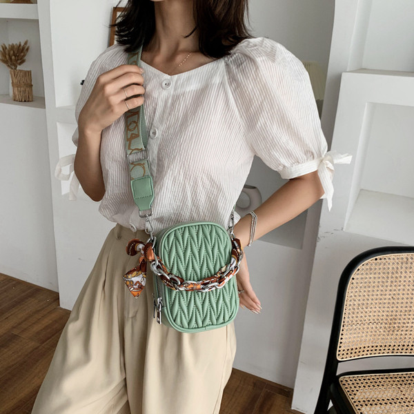 Stilīga sieviešu soma no eko ādas vienkārša modeļa