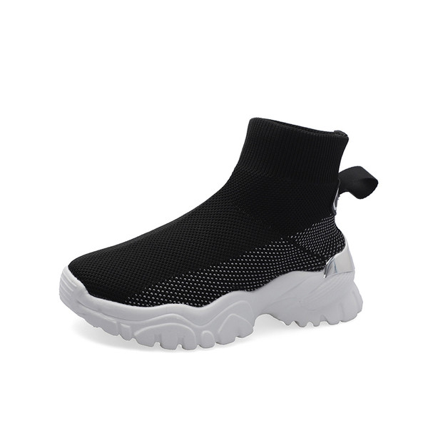 Légáteresztő női tornacipő durva talppal