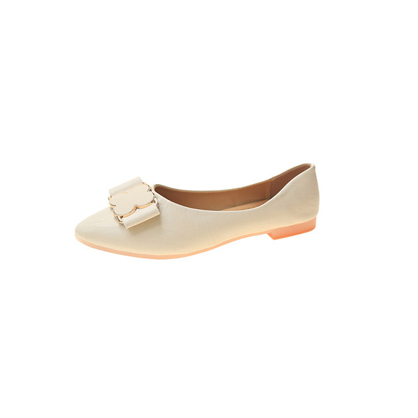 Sieviešu apavi no eko ādas ar plakanu zoli smailu modeli