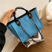 Alkalmi női farmertáska fémlánccal