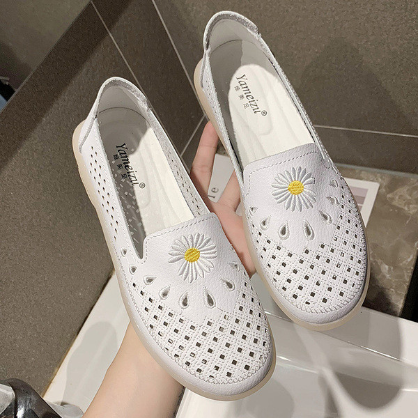 Sieviešu ikdienas apavi ar izšuvumiem