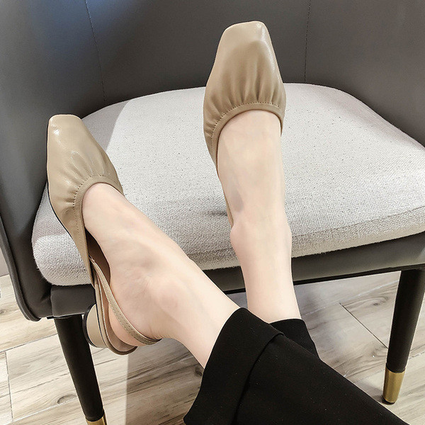 Sieviešu ādas sandales ar zemiem papēžiem