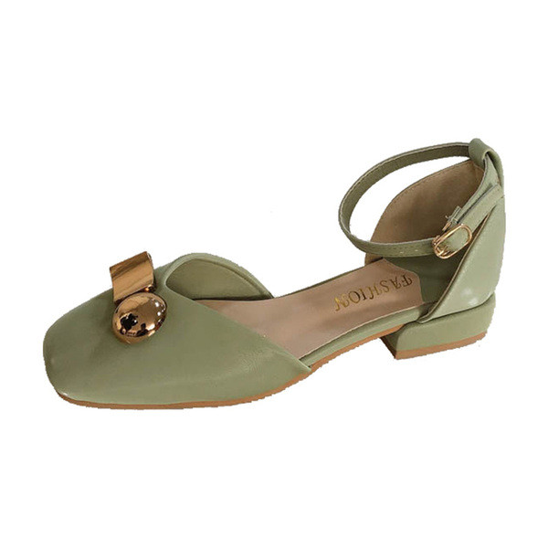 Női bőr cipő fém elemmel