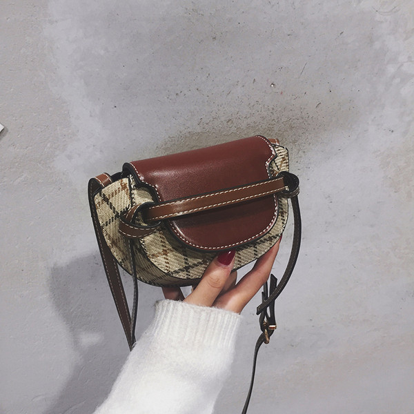 Geantă mică de actualitate de damă cu mâner lung din piele ecologică