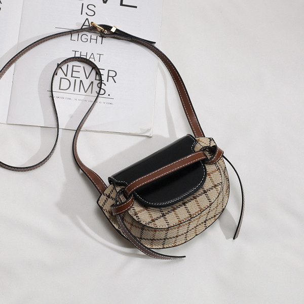 Geantă mică de actualitate de damă cu mâner lung din piele ecologică