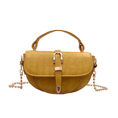 Stílusos női kisméretű műbőr táska fém elemekkel