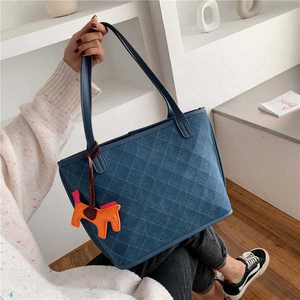 Ikdienas sieviešu somas plats modelis