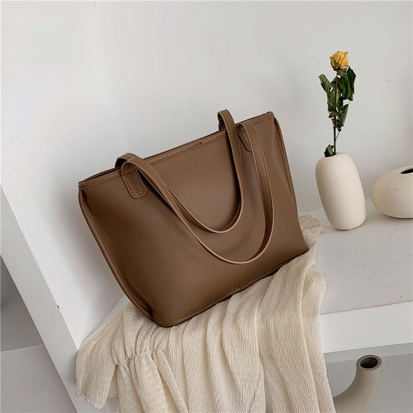 Ikdienas sieviešu somas plats modelis