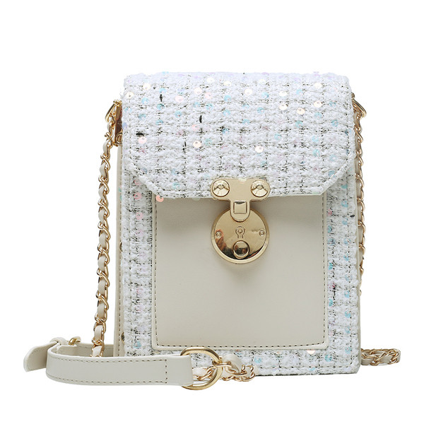 Kis női táska fém rögzítéssel és flitterekkel