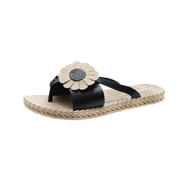 Sieviešu ādas čības starp pirkstiem