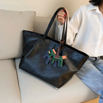 Igapäevane naiste õlakott koos aksessuaariga