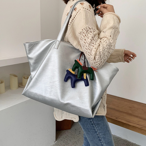 Igapäevane naiste õlakott koos aksessuaariga