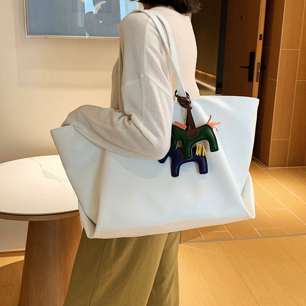 Igapäevane naiste õlakott koos aksessuaariga