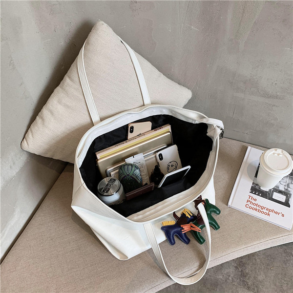 Igapäevane naiste õlakott koos aksessuaariga