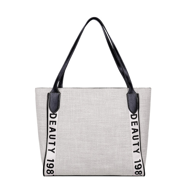 Napi női táska bőr füllel és feliratokkal