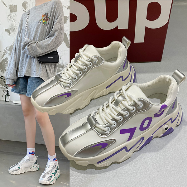 Sport és alkalmi női tornacipő magas talppal