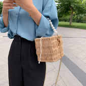 Stilīga sieviešu adīta soma kvadrāta formā