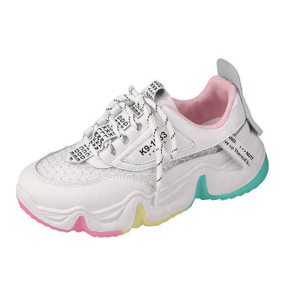 Légáteresztő női tornacipő hálóval és durva talppal