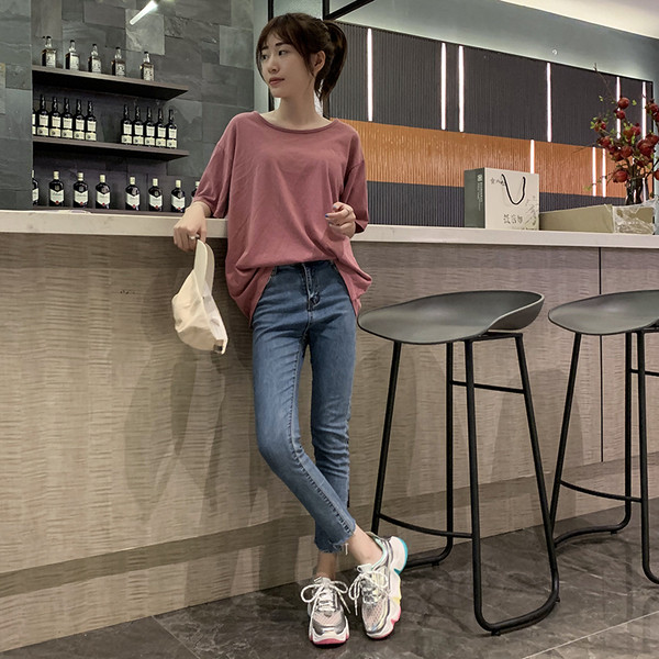 Légáteresztő női tornacipő hálóval és durva talppal