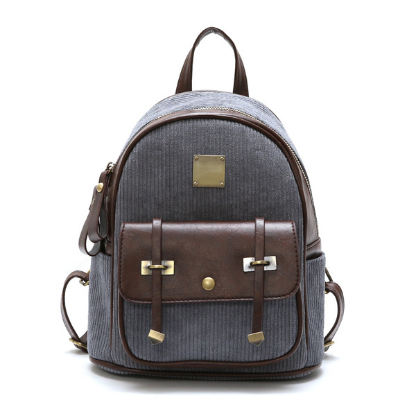 Korszerű női hátizsák elülső zsebbel és rövid fogantyúval