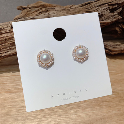 Mazie sieviešu auskari apaļā formā ar pērlēm