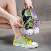 Sieviešu kedas ar izšuvumu un plakanu zoli