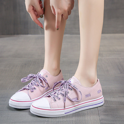 Sieviešu kedas ar izšuvumu un plakanu zoli