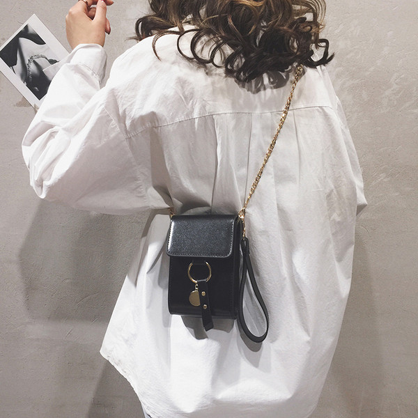 Mini geanta de dama eleganta din piele ecologica cu elemente metalice