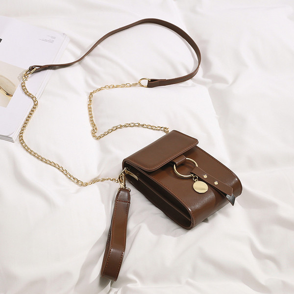 Mini geanta de dama eleganta din piele ecologica cu elemente metalice