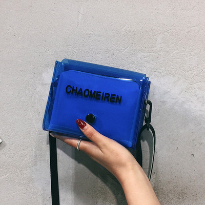 Sieviešu aktuāla mini soma no silikona ar garu rokturi