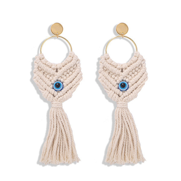 Alkalmi női fülbevaló kötéssel