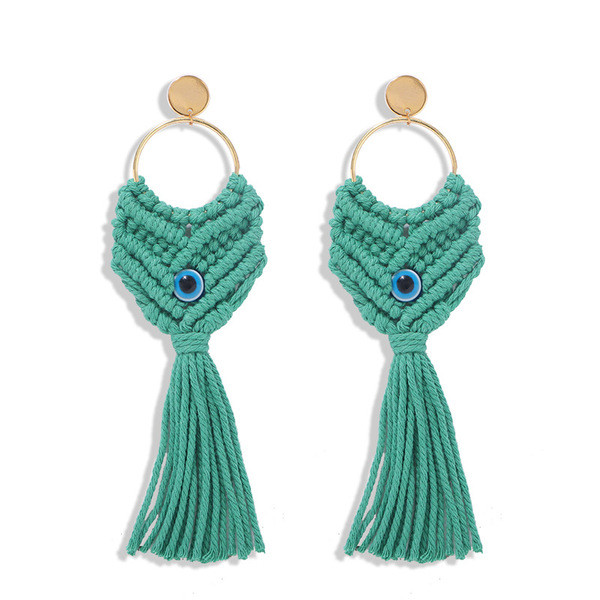 Alkalmi női fülbevaló kötéssel