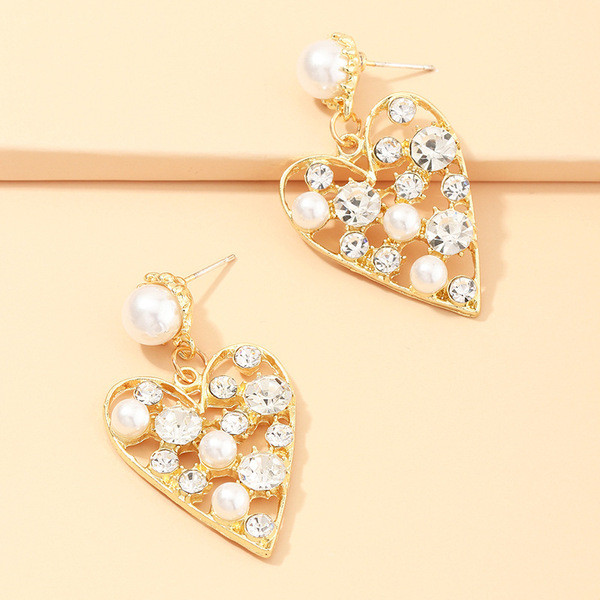 Sieviešu auskari sirds formā ar akmeņiem un pērlēm