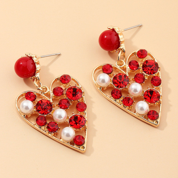 Sieviešu auskari sirds formā ar akmeņiem un pērlēm