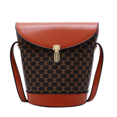 Női korszerű táska sima modell