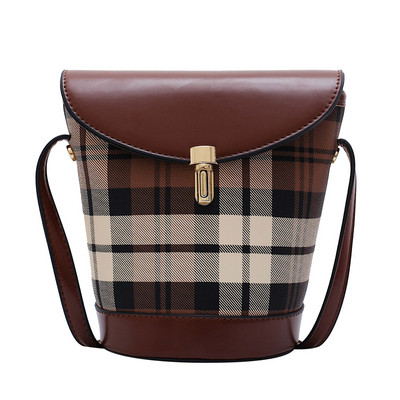 Női korszerű táska sima modell